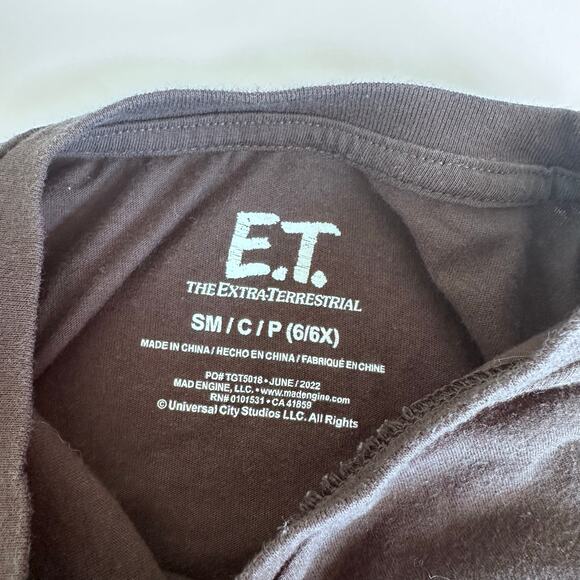 E.T. Graphic Tee - Black Crewneck - Size Small (6/6X) - Picture 2 of 3